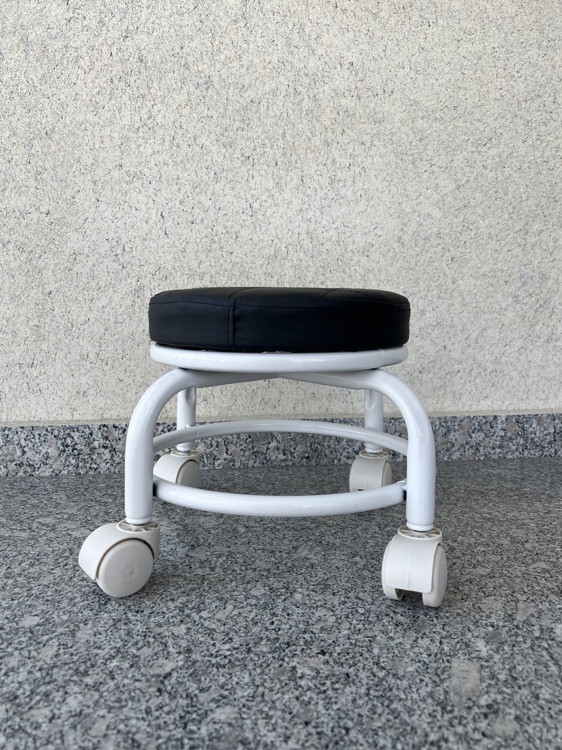 Стул табурет на колесиках, цвет черный 26 см